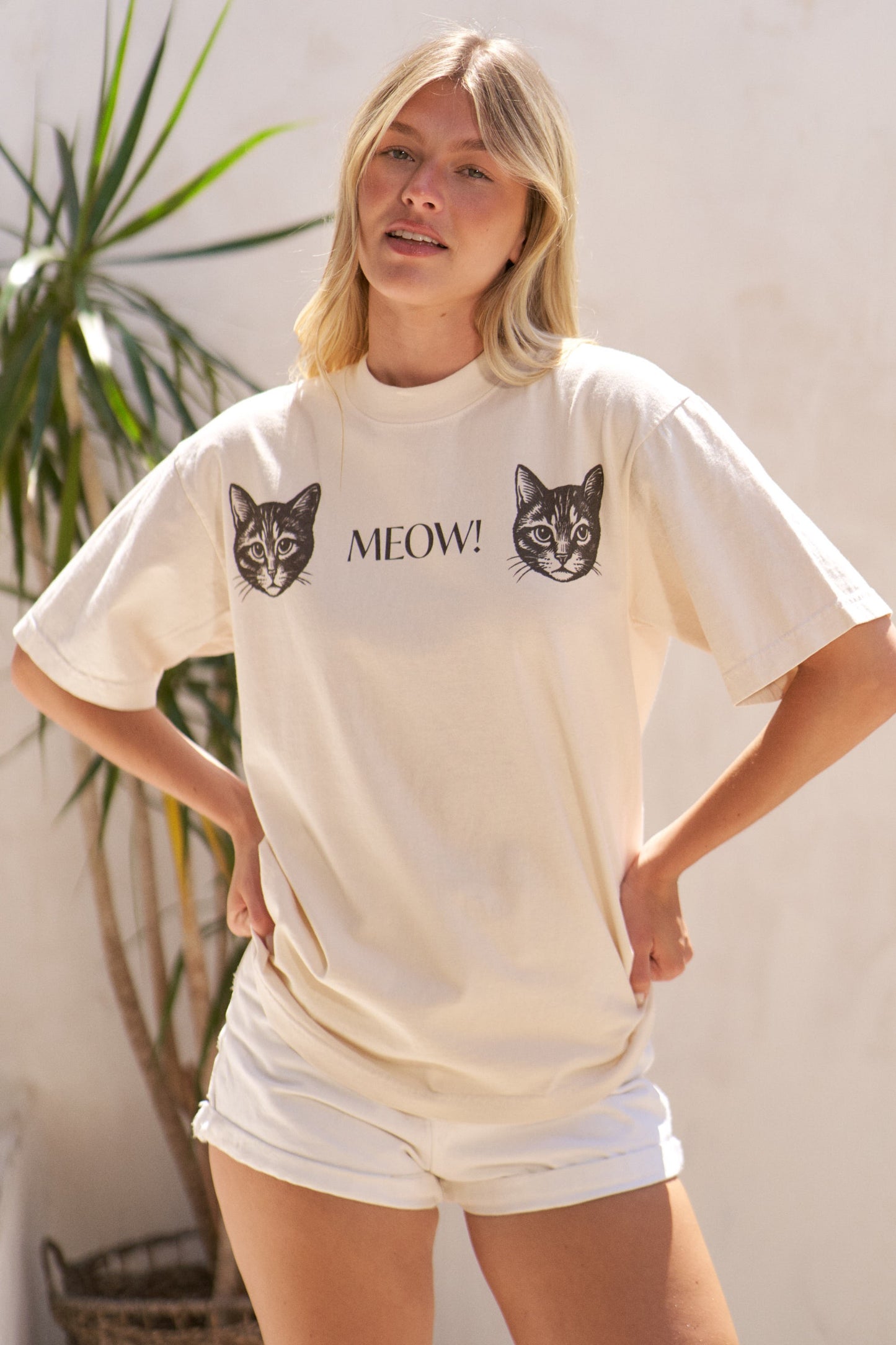 TWO CAT MEOW ROUND NECK SHORT SLEEVE GRAPHIC T-SHIRT