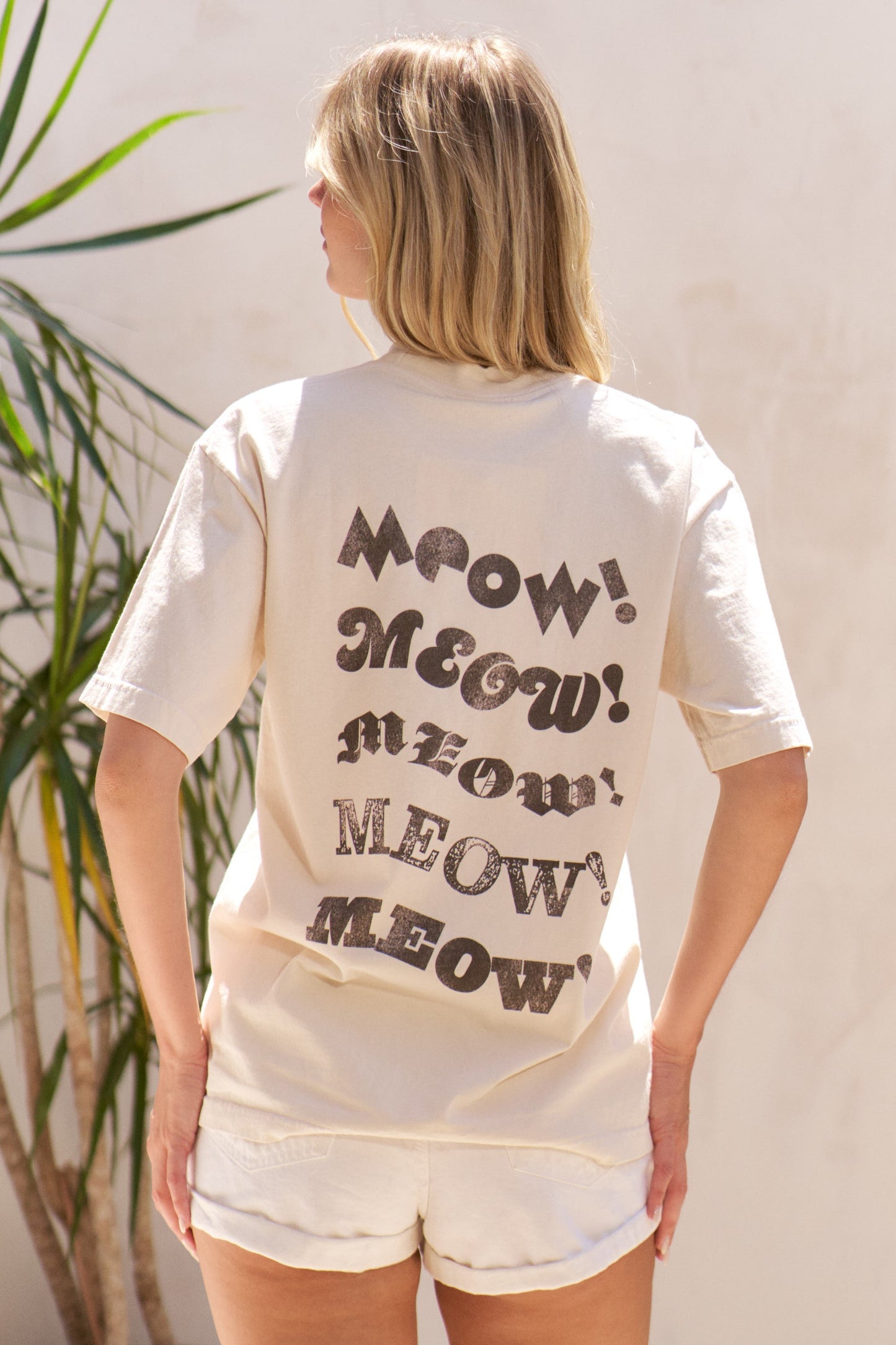 TWO CAT MEOW ROUND NECK SHORT SLEEVE GRAPHIC T-SHIRT