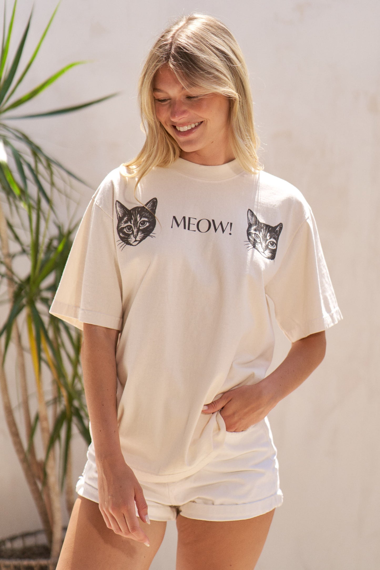 TWO CAT MEOW ROUND NECK SHORT SLEEVE GRAPHIC T-SHIRT